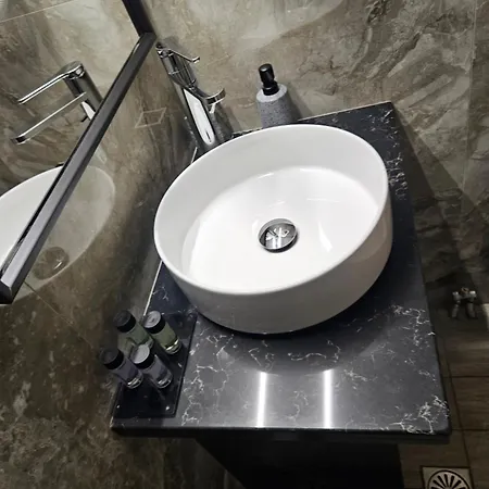 Anastasia Hotel *